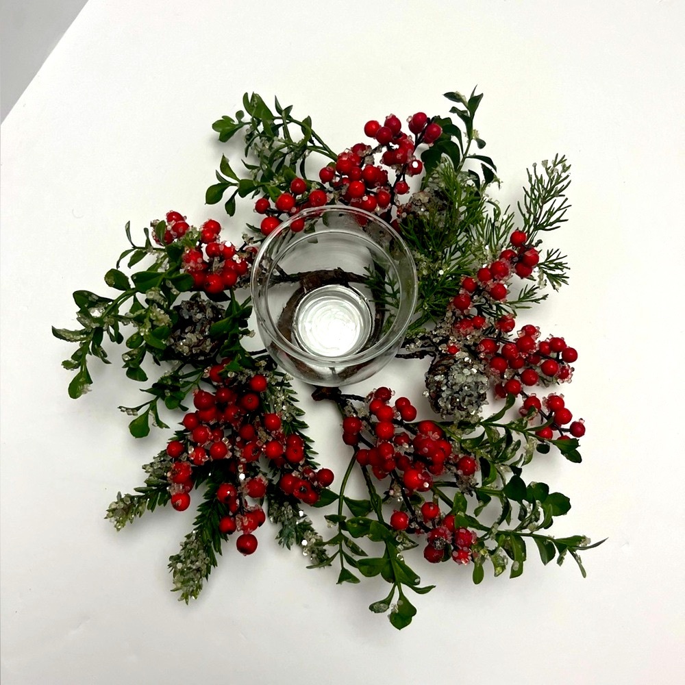 Christmas ⚜️♥️⚜️ Frosted Berry Wreath with Hurricane Vase